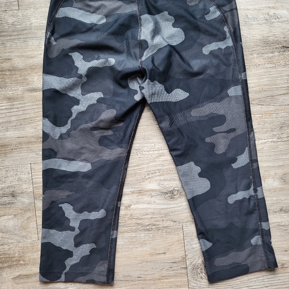 Under Armour Other - black and grey under Armour camo leggings